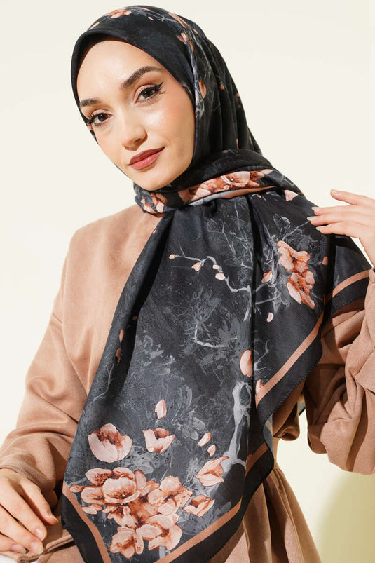 Écharpe douce fleurie 120 cm noire