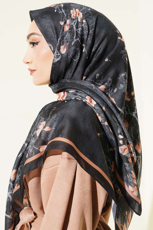 Écharpe douce fleurie 120 cm noire