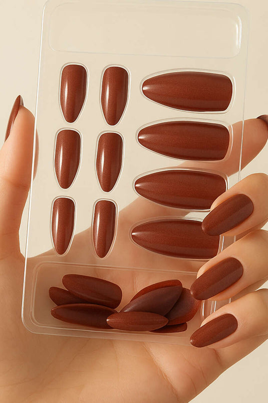 عبوة من 24 قطعة من الأظافر الصناعية ذاتية اللصق، لون بني