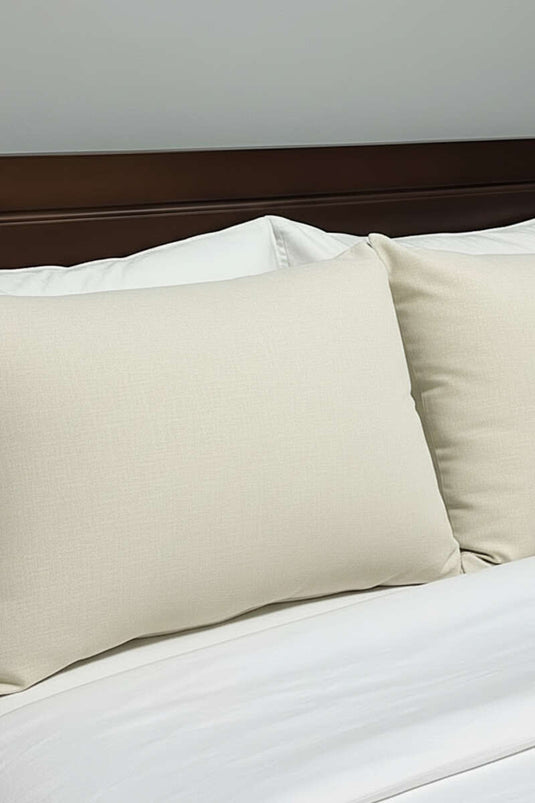 طقم من غطاءي وسادة من البوليستر والقطن، لون كريمي