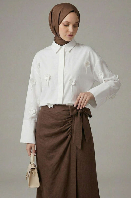 Chemise écrue avec application fleur 3D