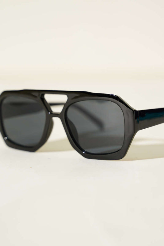 Lunettes noires de la série Aison