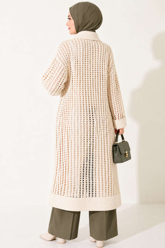 Strickjacke Mit Knöpfen Und Steinen