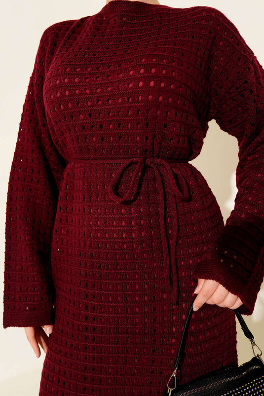 Robe En Tricot Bordeaux Avec Ceinture Brodée