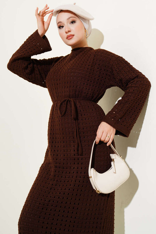 Robe en maille ajourée avec ceinture en corde, marron