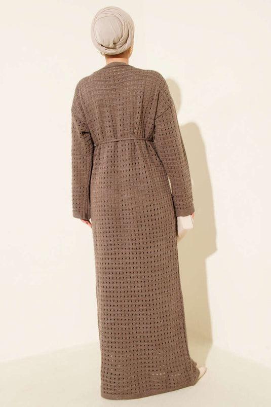 فستان محبوك مفتوح مع حزام حبل، من فرو المنك