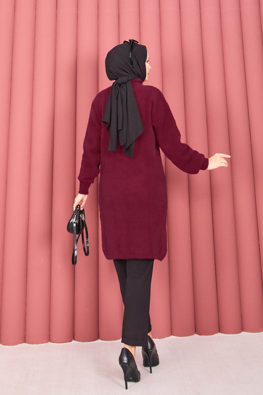 Hijab, cardigan en angora bordeaux à boutons dorés