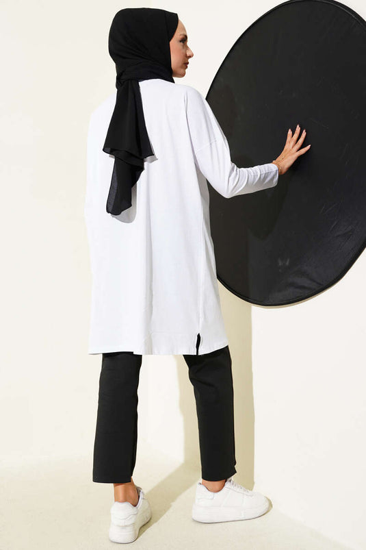 تونيك أبيض مطبوع عليه عبارة "كن دائمًا رائعًا"