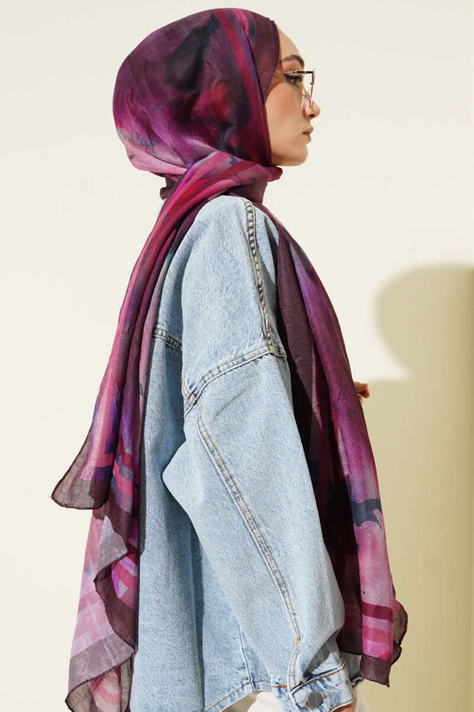 شال شريطي متدرج من سلسلة العنبر بني مرير