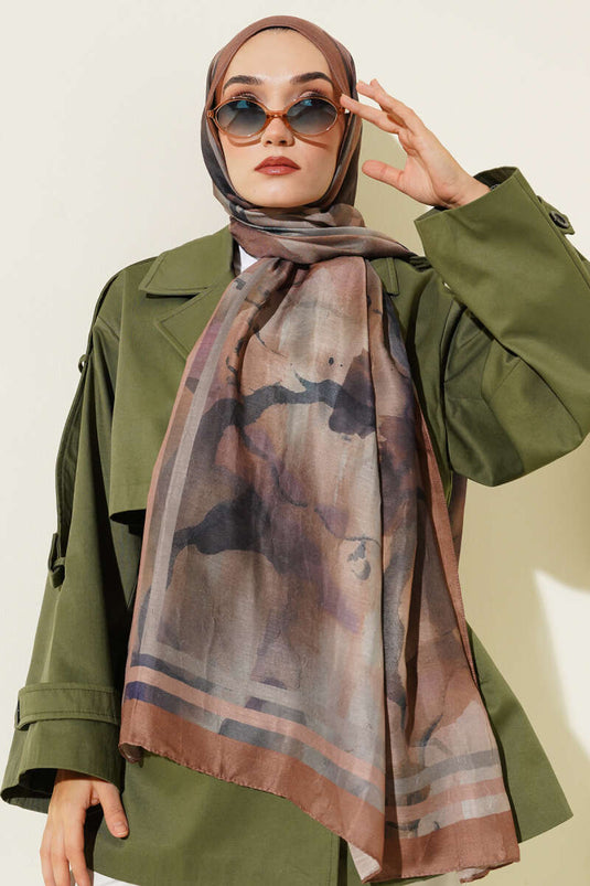 شال شريطي متدرج من سلسلة العنبر بلون الجمل