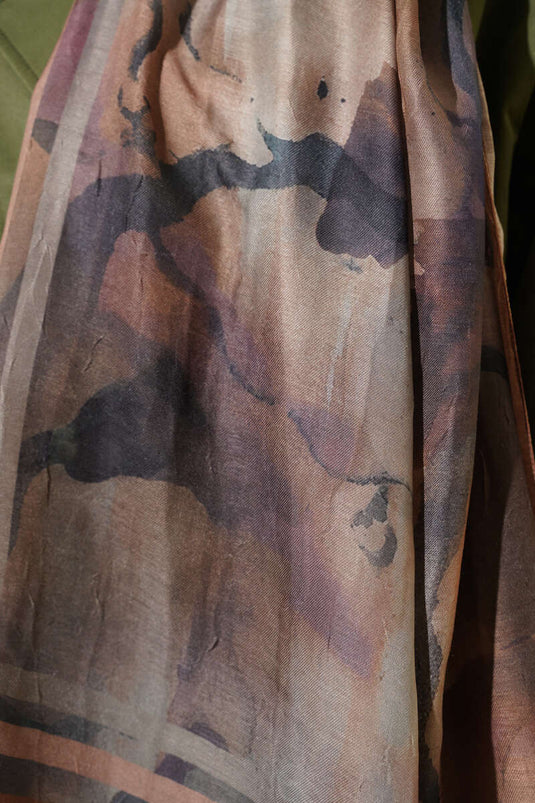 شال شريطي متدرج من سلسلة العنبر بلون الجمل