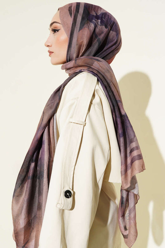 شال متدرج من سلسلة العنبر لون لاتيه