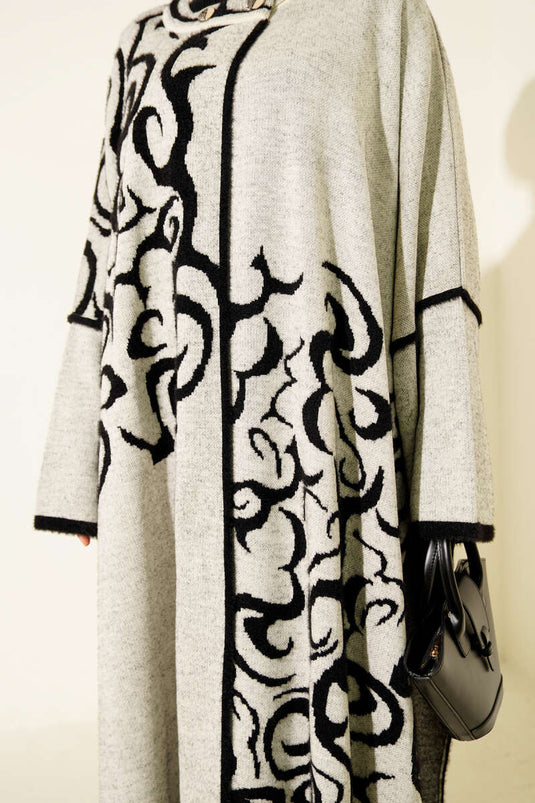 بونشو أنجورا بأزرار وياقة مفصلة باللون الأسود والبيج