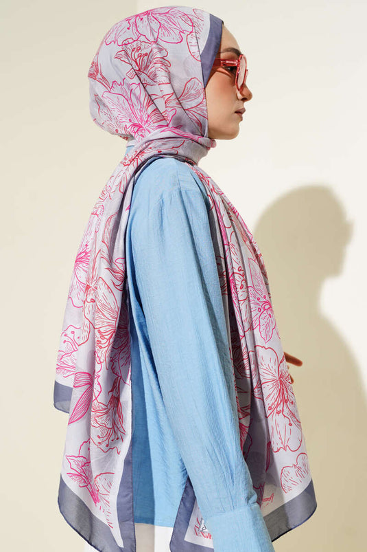 Châle doux gris à motif floral antique