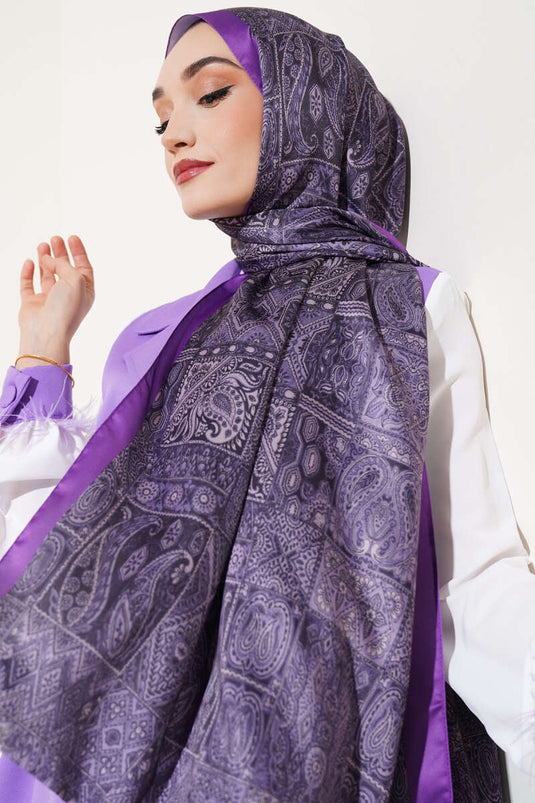 Châle soyeux à motif antique lavande