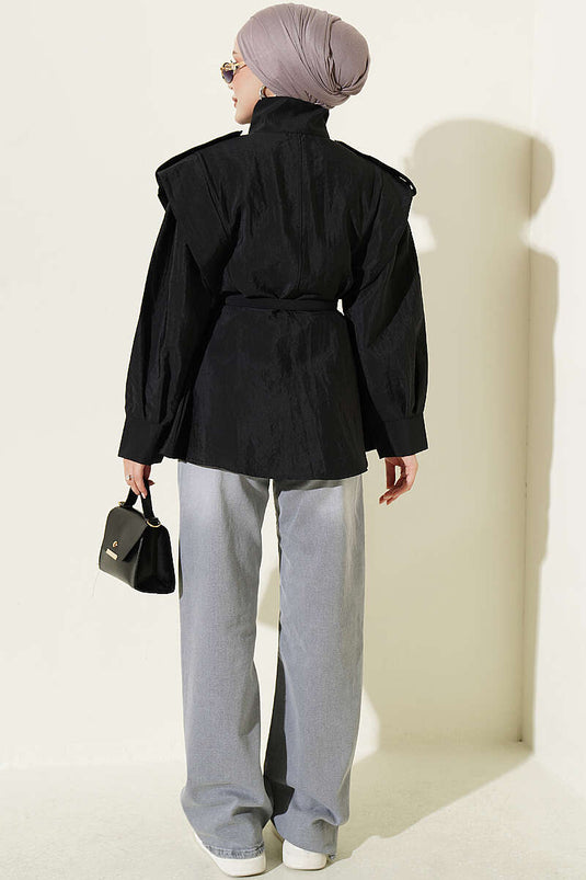 Zwarte Blazer Met Schouderstukken En Knopen