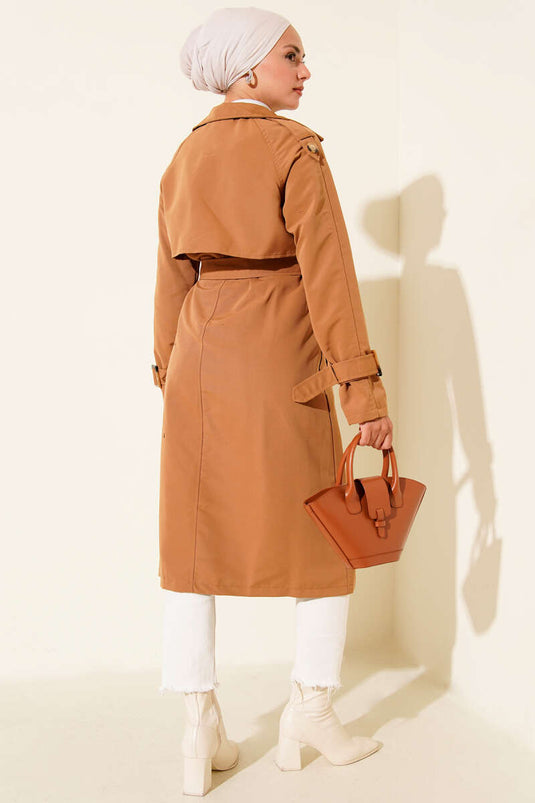 معطف ترنش مزدوج الصدر مع كتاف بلون الجمل