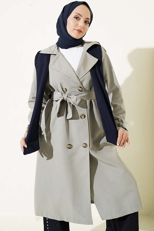 Gabardina Gris Con Cuello Cruzado Y Hombreras