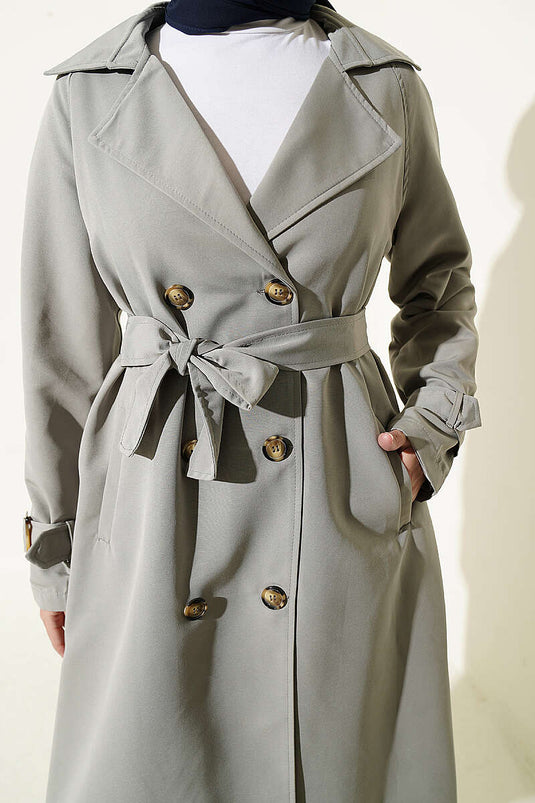 Gabardina Gris Con Cuello Cruzado Y Hombreras