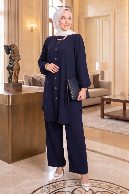 Ensemble modest fashion à boutons sur toute la longueur avec plis au dos, bleu marine