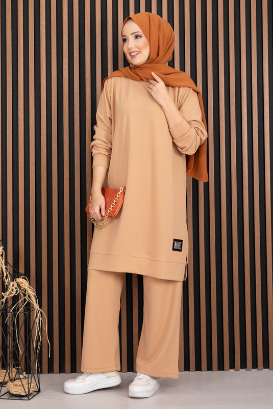 Set Hijab Sportivo Due Pezzi con Dettaglio Crest Camel