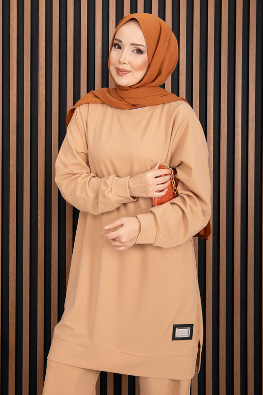 Set Hijab Sportivo Due Pezzi con Dettaglio Crest Camel