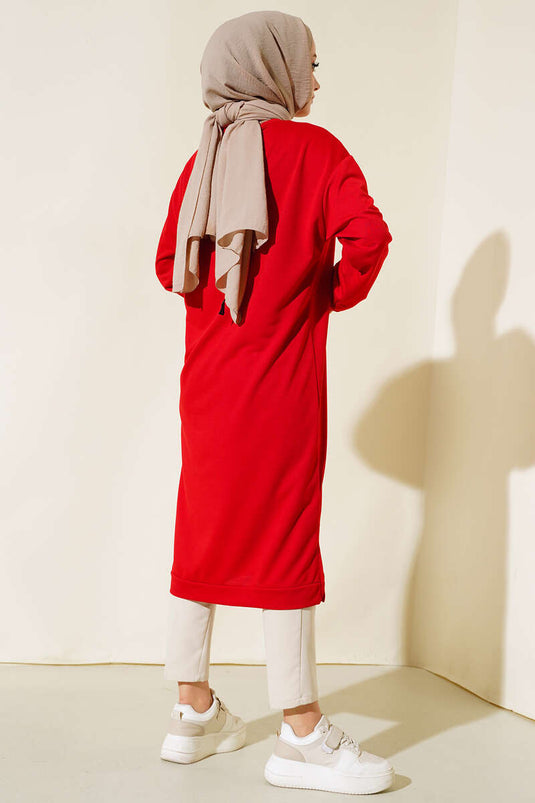 سترة طويلة مفصلة باللون الأحمر