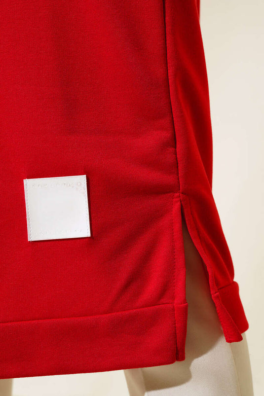 سترة طويلة مفصلة باللون الأحمر