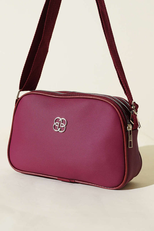 Sac à main orné de trois compartiments et fermeture éclair, bordeaux