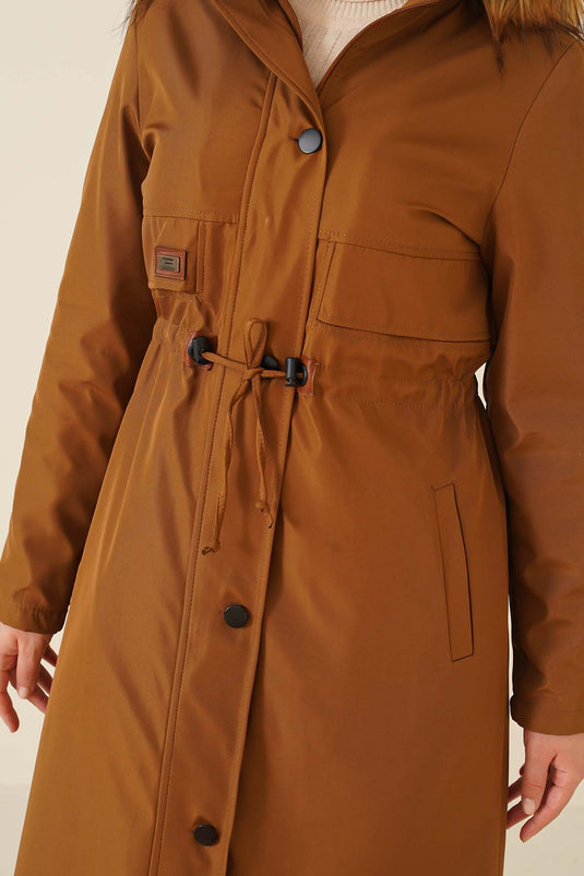 Manteau froncé à taille brodée Tan