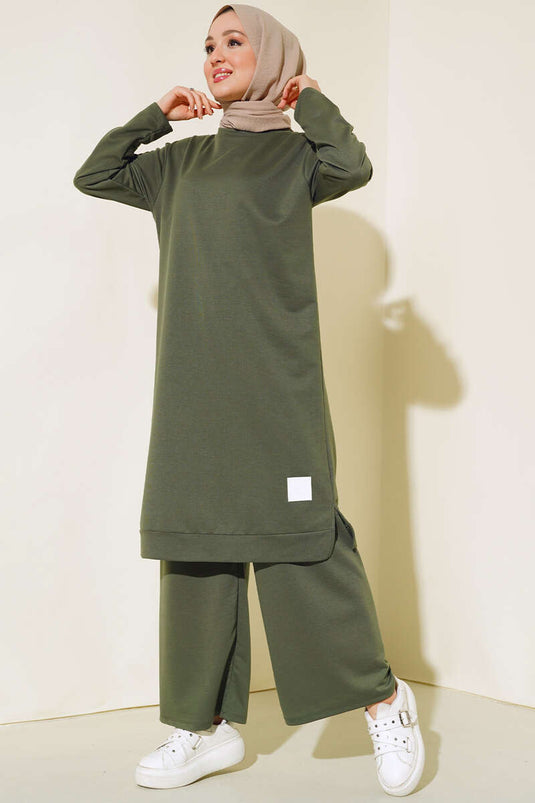 بدلة مزدوجة مطرزة بأرجل واسعة كاكي