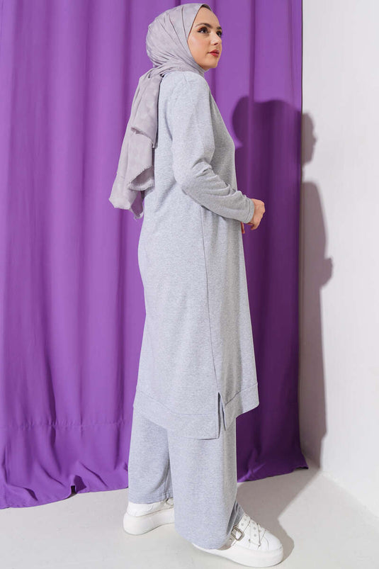 بدلة مطرزة من قطعتين واسعة الساق باللون الرمادي المختلط