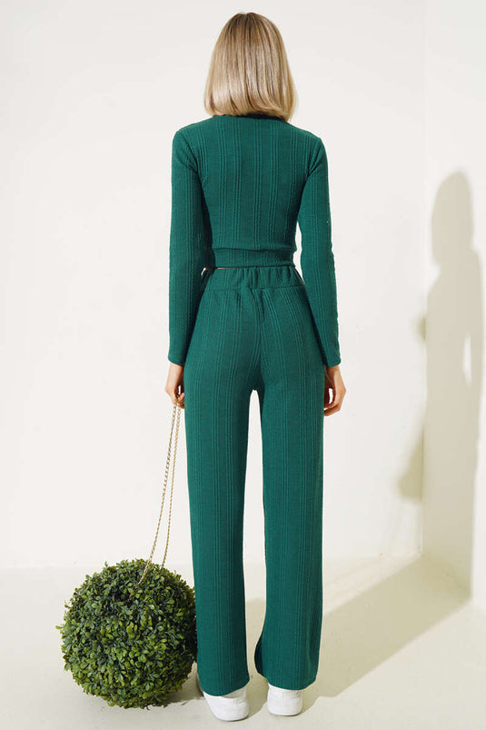 بدلة قصيرة مطرزة مجمعة من قطعتين باللون الزمردي