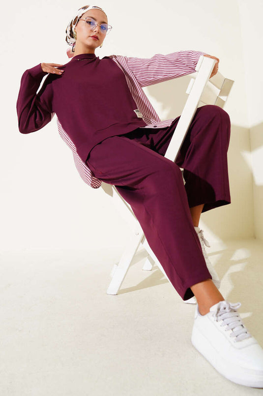 بدلة مكونة من قطعتين مزينة بخطوط شعار بورجوندي