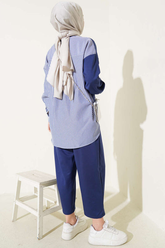 بدلة مكونة من قطعتين مزينة بخطوط باللون الأزرق الداكن