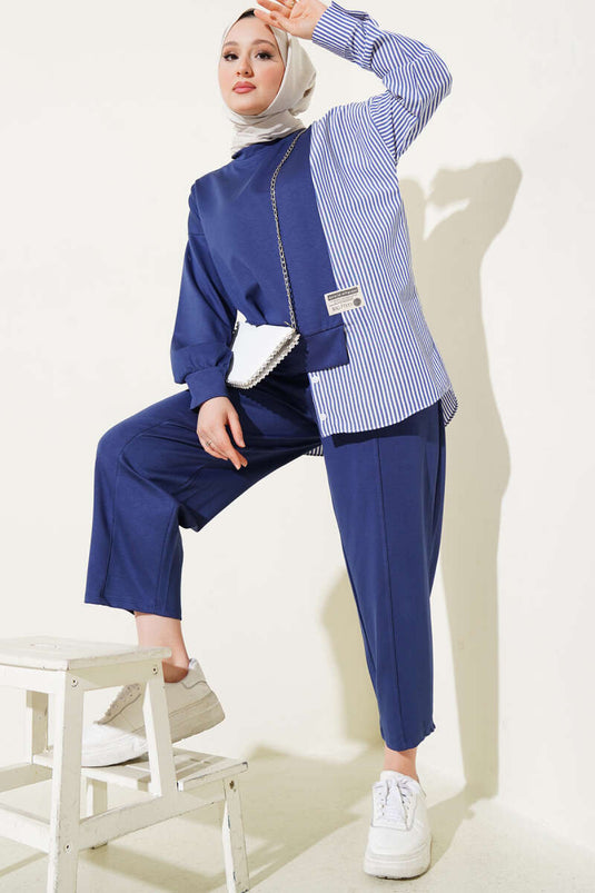 بدلة مكونة من قطعتين مزينة بخطوط باللون الأزرق الداكن