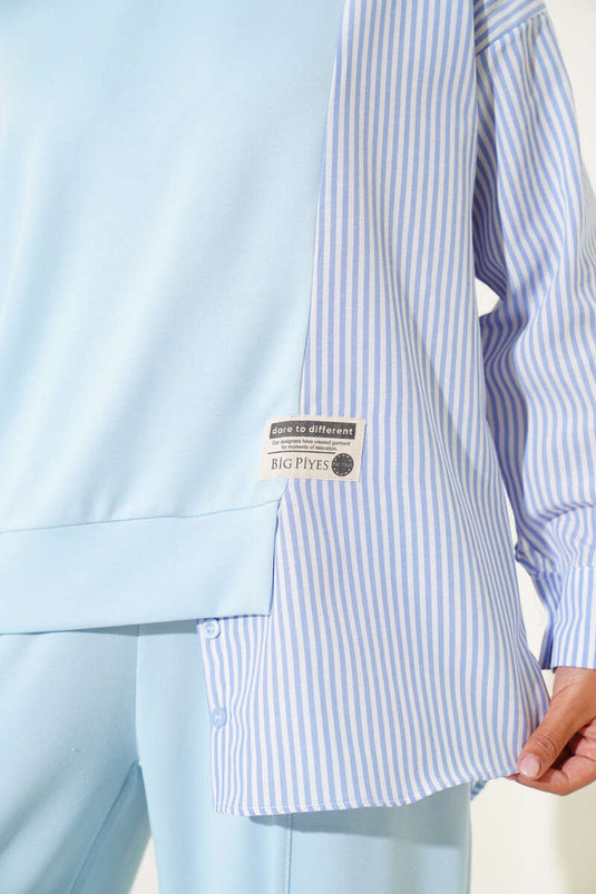 بدلة زرقاء مكونة من قطعتين مزينة بخطوط وشعار