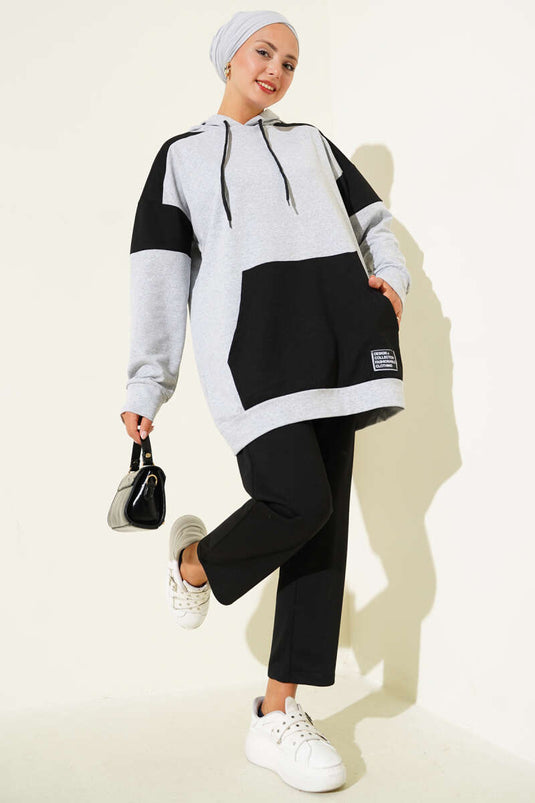 بدلة Emblem المكونة من قطعتين ذات غطاء رأس باللون الأسود