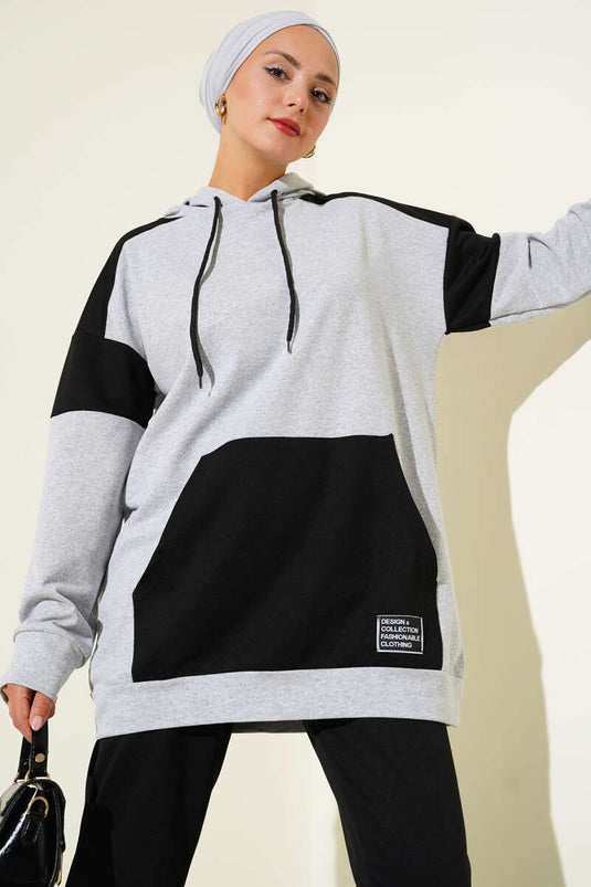 بدلة Emblem المكونة من قطعتين ذات غطاء رأس باللون الأسود