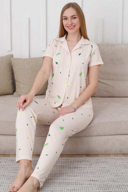 Ensemble pyjama beige à manches courtes boutonnées et motif poire