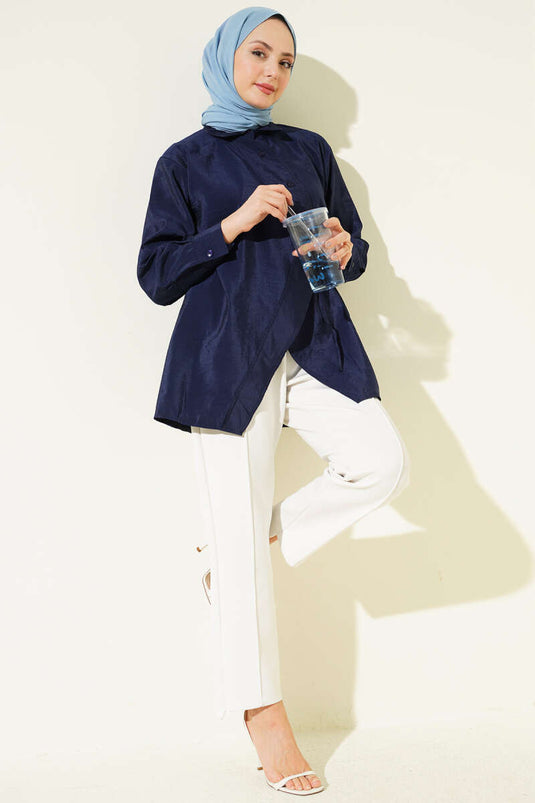 Asymmetrisches Hemd mit Bindung in Marineblau