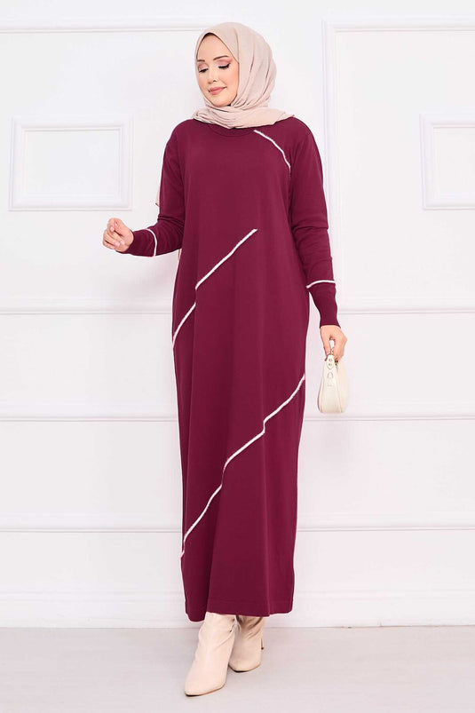 Robe hijab asymétrique en maille bordeaux à rayures et détails en hijab
