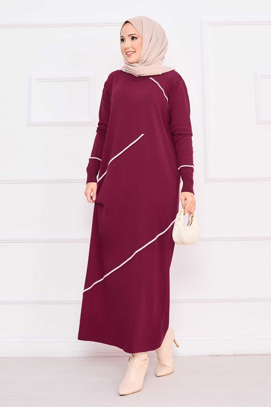 Robe hijab asymétrique en maille bordeaux à rayures et détails en hijab