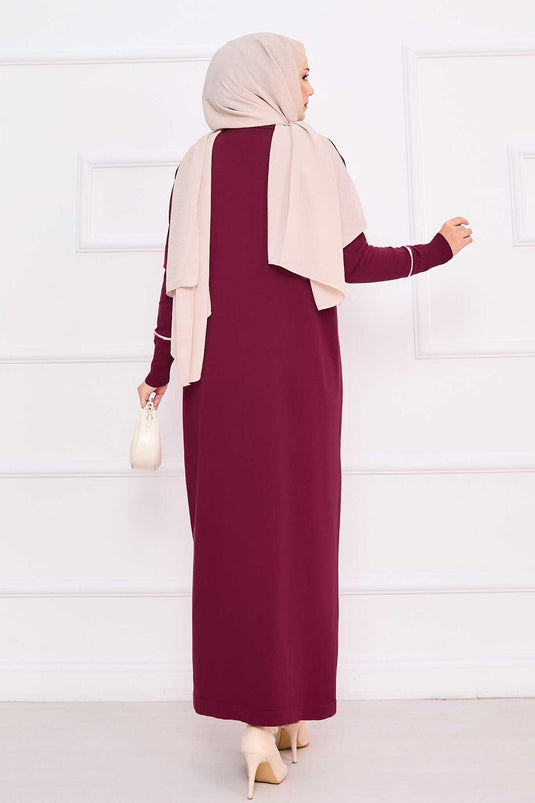Robe hijab asymétrique en maille bordeaux à rayures et détails en hijab