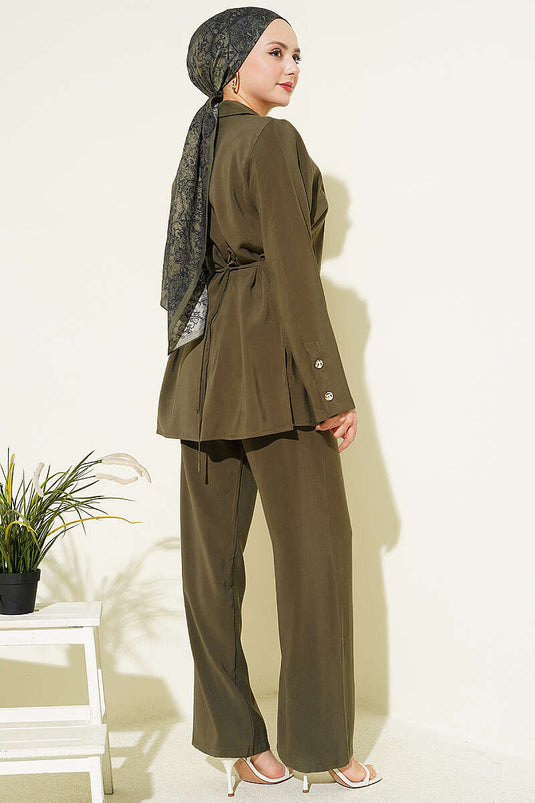 Asymmetrisches, knopfbesetztes, schnurgebundenes Tensel-Zweiteiler-Set in Khaki