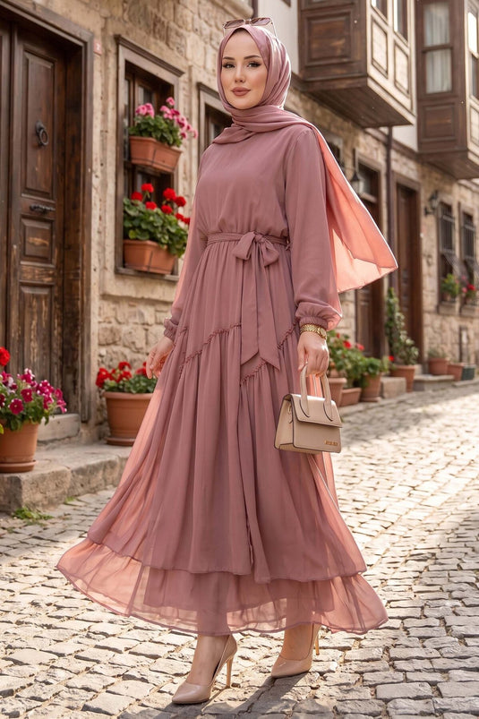 Robe en chiffon avec détails asymétriques à volants couleur poudre