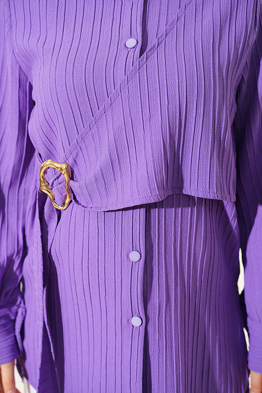 Lila Hemd Mit Goldener Schnalle Und Details