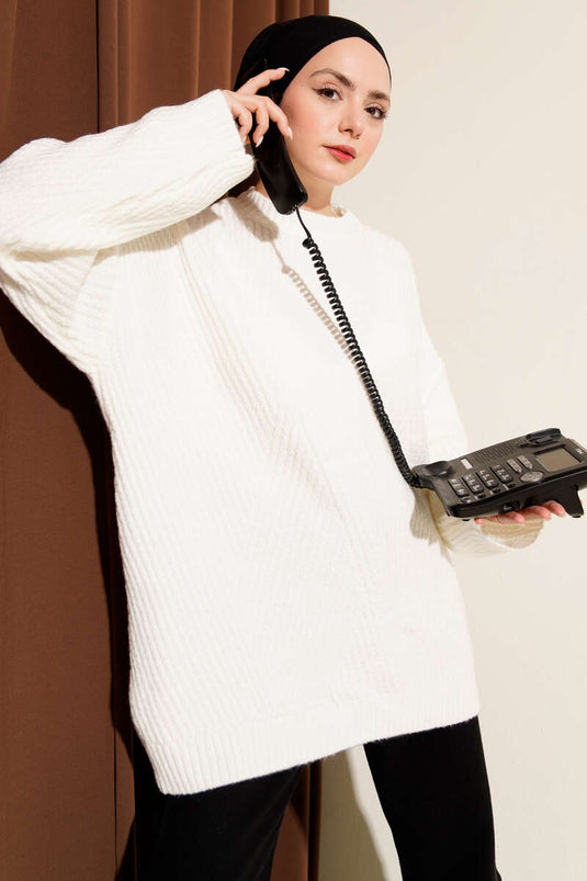 Asymmetrisch geprägte Strick-Tunika in Ecru