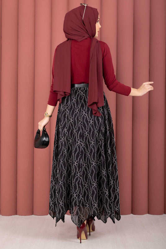 Jupe noire à motif de dentelle avec découpe asymétrique