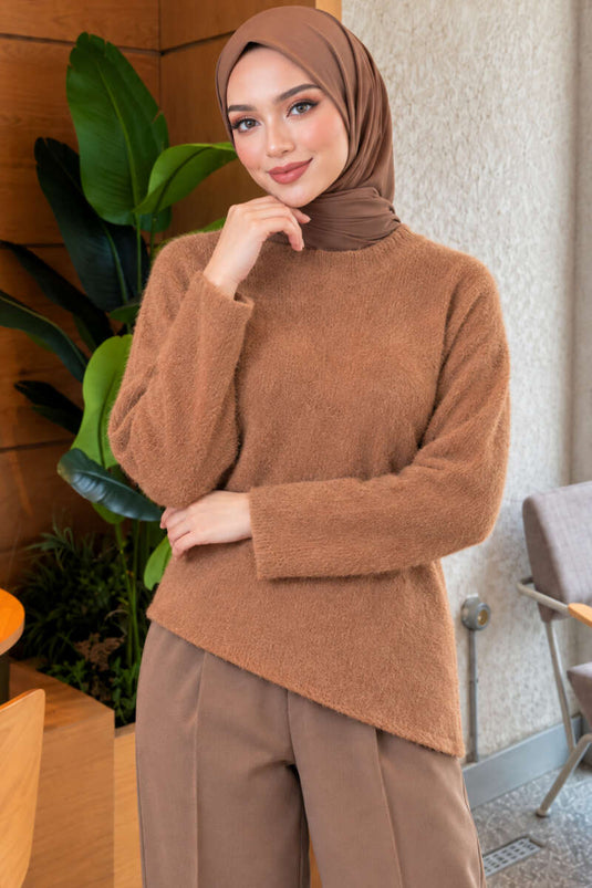 كنزة ذات قص غير متماثل مع لحية لون لاتيه